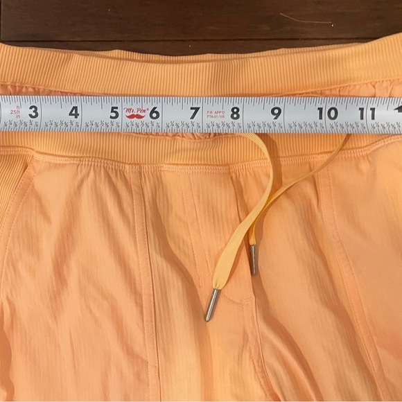 nwt lululemon dance sudio mid-rise Orange rock melon Cropped Pant size 2 - Picture 10 of 13